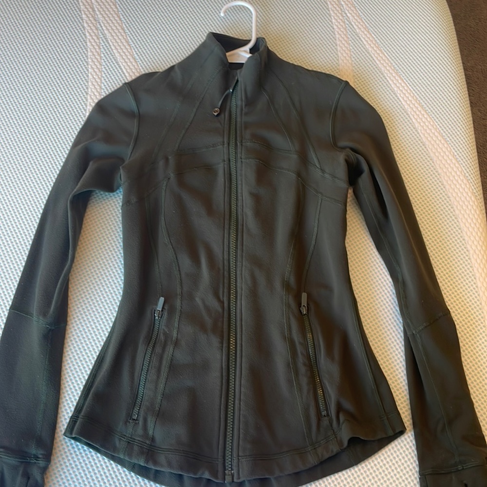 Dark green olive Lululemon define jacket size 4